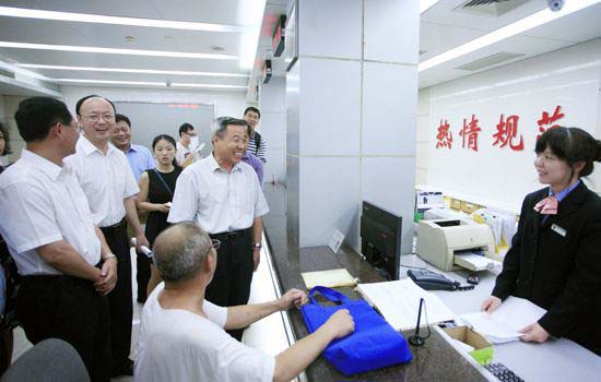 上班途中地铁站内被踩踏受伤这样算工伤吗