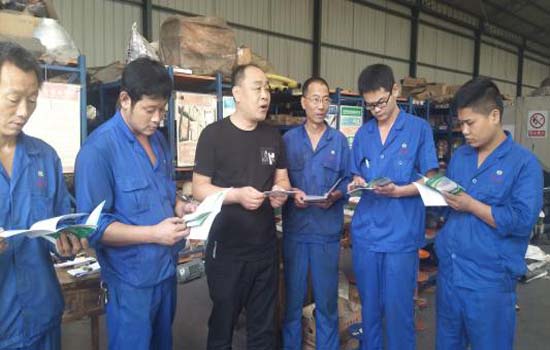 工程违法分包，工人受伤谁承担责任？