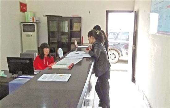 降低社保费率，减轻企业负担